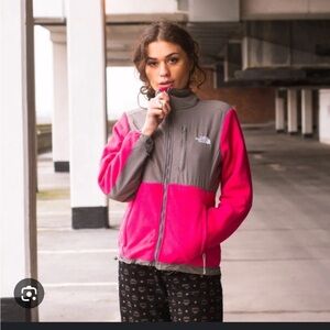 Retro Denali Northface woman’s fleece jacket - medium -